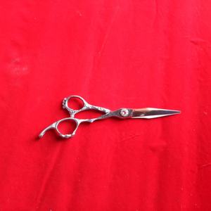 Ciseaux de coupe de cheveux de barbier de haute qualité de 6 pouces avec outil de beauté en acier inoxydable avec poignée Dragon avec lame droite tranchante - Product Image 5