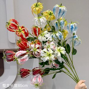 Bouquet de fleurs artificielles Qi Yu 5 têtes de lys flamboyants en soie Gloriosa pour mariage et décoration intérieure - Product Image 2