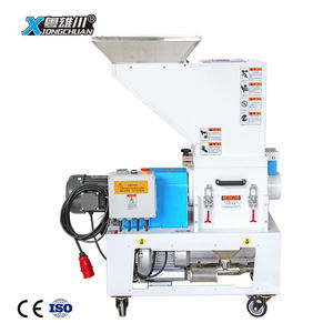 Macchina per lo stampaggio a iniezione lenta con trituratore di bordi/polverizzatore di bordi in plastica con sistema di recupero incluso - Product Image 1