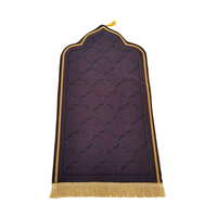 Tapis de mosquée à usage décoratif en gros dans un tapis de prière musulman personnalisé