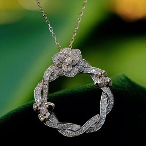 สร้อยคอจี้เพชรรูปดอกกุหลาบ Xinfly ทองคำแท้ 18K ประดับเพชร 0.7 กะรัต พร้อมสร้อยเชื่อมสำหรับเป็นของขวัญแต่งงานและหมั้น - Product Image 3