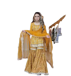 ชุดชาราร่า การาร่า คุรตี ปักลายแบบอินเดียดั้งเดิมสำหรับฤดูหนาว ผ้าจอร์เจตต์ ดีไซน์เนอร์ชาวปากีสถาน รับตัดเย็บตามสั่ง เสื้อผ้าชาติพันธุ์ - Product Image 1