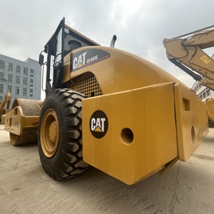 Compacteur de sol à tambour lisse CAT CS-683E d'occasion de haute qualité, moteur Cat d'origine, sans révision, compacteur vibrant routier d'occasion - Product Image 1