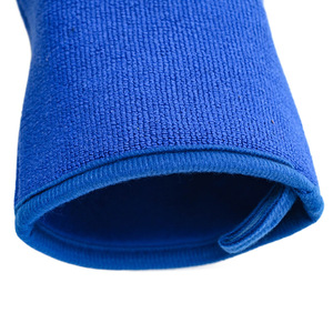 Guante de microfibra para lavado de autos hecho a medida para limpieza de automóviles con borde azul. - Product Image 2