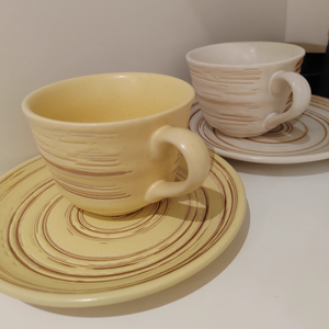 Tasses à café réutilisables en céramique 3D gaufrée, design dessin animé, écologiques, sûres pour les aliments, blanches/jaunes, pour l'eau et le thé, fabriquées sur mesure en Chine - Product Image 5