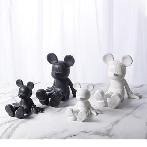 Modèle de poupée de dessin animé en résine de style nordique moderne de luxe léger <span class=keywords><strong>Mickey</strong></span> <span class=keywords><strong>Mouse</strong></span> Ornement écologique pour chambre de Noël - Product Image 1