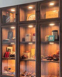 Meubles de luxe pour la maison, salon, armoire en bois sur mesure avec vitrine, armoire de présentation en bois massif - Product Image 1