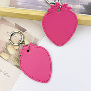 ポータブルピンクのイチゴのデザインキーチェーン卸売ピュアカラーレザーメイクミラーキーリング<span class=keywords><strong>Pvc</strong></span>かわいい漫画ペンダント - Product Image 4