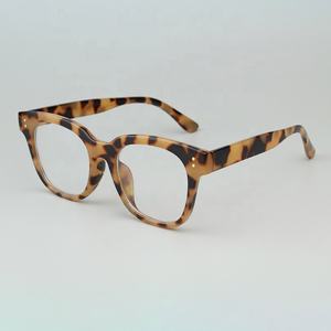 Vente en gros Monture <span class=keywords><strong>de</strong></span> <span class=keywords><strong>lunettes</strong></span> transparente optique en PC pour femmes Montures optiques en plastique PC bon marché - Product Image 4