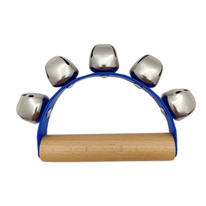 Venta al por mayor: Instrumento de percusión Orff de 5 campanas metálicas con marco curvo y mango de madera, ideal para actuaciones infantiles. - Product Image 1