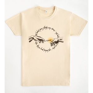 Camiseta God Of Ring de color crema con diseño artístico, ropa promocional - Product Image 1