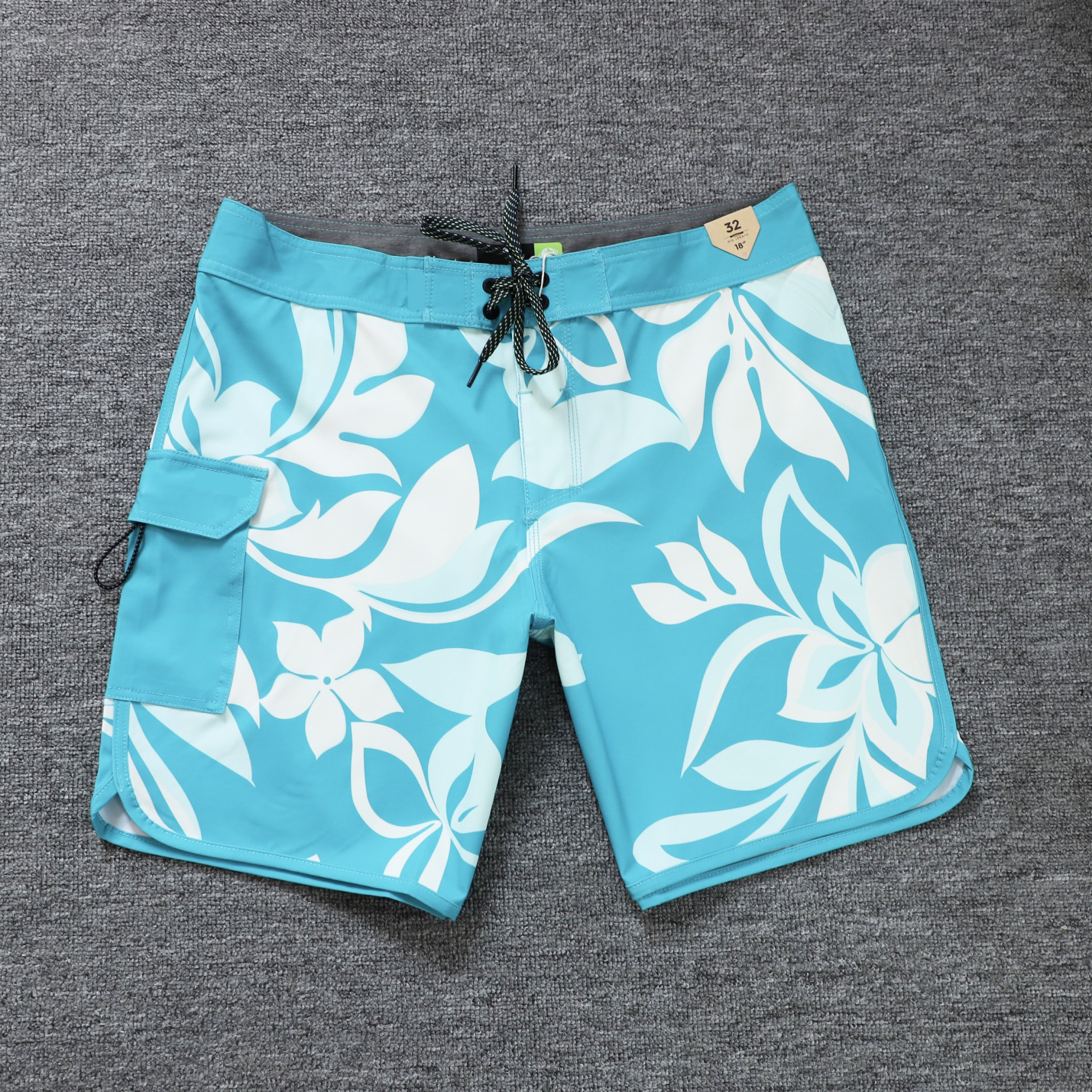 มีสีเขียวขุ่น