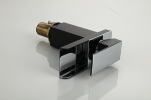 <span class=keywords><strong>Rubinetto</strong></span> <span class=keywords><strong>Nero</strong></span> a Cascata per Bagno con Finitura Semi-Pitturata - Product Image 2