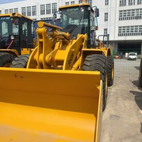 Chargeur Premium Caterpillar avec un design supérieur pour les travaux difficiles, équipé d'une pompe hydraulique de marque Moog