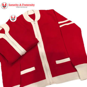 Pull long personnalisé pour femme Delta, rouge et blanc, col ouvert sur le côté, coupe ample, avec lettres de sororité grecque, style manteau-pull - Product Image 4