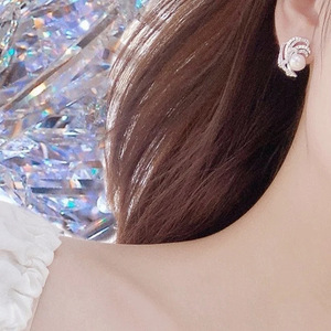 Orecchini a Perno con Perle di Forma Irregolare, Stile Elegante e Lussuoso, Gioielli per Donne, Accessorio Regalo per Abiti da Sera e Feste - Product Image 3