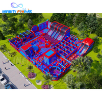 Glissière géante d'île d'aventure gonflable bleu rouge d'enfants nouvellement populaires + parc à thème gonflable de service d'OEM de piscine à balles