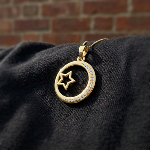 Pendentif étoile et lune en argent plaqué or, diamant de laboratoire certifié IGI, luxe minimaliste tendance, cadeau, accessoire de mode pour femmes et filles - Product Image 1