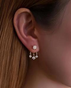 Pendientes de Diamantes de Moda de la Mejor Calidad con Diseño Moderno y Acabado Brillante, Perfectos para Looks Modernos y Eventos Sociales en Venta - Product Image 1