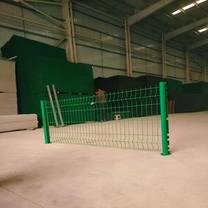 Panneau de clôture en treillis soudé 3D incurvé sur mesure, moderne, à vue claire, anti-corrosion, pour jardin, école, terrain de sport - Product Image 2
