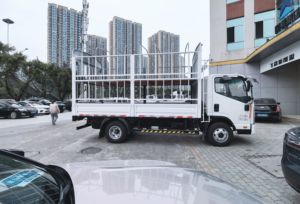 รถบรรทุกไฟฟ้า KAMA EM32 3 ตัน, ชาร์จเร็ว 2 ชั่วโมง, แรงบิด 350 นิวตันเมตร, ตัวถังกว้าง 2.2 เมตร, รถบรรทุกขนส่งไฟฟ้าสำหรับคลังสินค้า/ท่าเรือ - Product Image 2