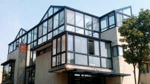 Véranda moderne en verre incurvé <span class=keywords><strong>pour</strong></span> balcon, jardin d'hiver personnalisé, maison en verre sur pied - Product Image 3