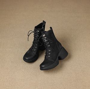 Bottines courtes en cuir de créateur pour femme avec fermeture éclair pointue, talon compensé, collection automne-hiver, style western - Product Image 1