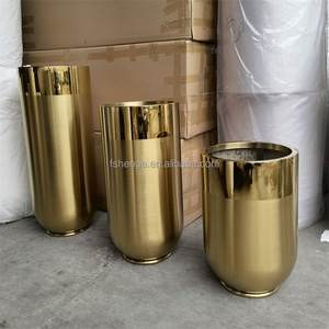 Pot et <span class=keywords><strong>vase</strong></span> à fleurs en acier inoxydable doré de luxe moderne <span class=keywords><strong>pour</strong></span> fleurs artificielles, grand modèle <span class=keywords><strong>pour</strong></span> usage <span class=keywords><strong>extérieur</strong></span> sur le sol, décoration intérieure et hôtelière - Product Image 3