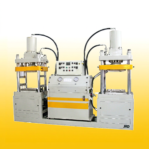Machine de moulage par compression à double station pour le traitement du caoutchouc - Product Image 1