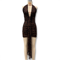 Robe mini moulante personnalisée OEM à col licou, décolleté plongeant en V, froncée, avec long ruban à nouer, tenue de club sexy