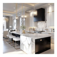 Îlot de cuisine de luxe en pierre de quartz japonaise, plan de travail sans poignée, évier intégré, lave-vaisselle, armoire de cuisine noire