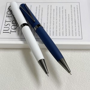 Stylo à bille en métal avec logo personnalisé, design luxueux et haut de gamme, nouveau modèle 2025, toucher doux en caoutchouc - Product Image 4