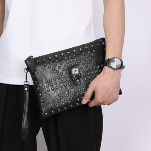 Solo 100 borsa <span class=keywords><strong>a</strong></span> <span class=keywords><strong>mano</strong></span> da <span class=keywords><strong>uomo</strong></span> in PU di qualità <span class=keywords><strong>a</strong></span> sinistra con decorazione <span class=keywords><strong>a</strong></span> bullone in metallo con teschio, custodia da <span class=keywords><strong>uomo</strong></span> portatile di grandi dimensioni - Product Image 3