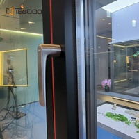Ventana Abatible y Giratoria de Aluminio con Rotura de Puente Térmico, Franja Decorativa Naranja, Apertura Interior