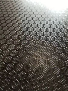 Haute qualité nid d'abeille anti-dérapant hexagone noir Film face contreplaqué Marine antidérapant Construction coffrage prix bouleau <span class=keywords><strong>pin</strong></span> <span class=keywords><strong>placage</strong></span> - Product Image 4
