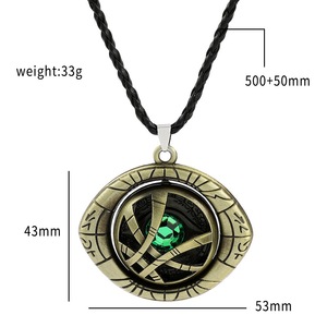 Collar con Colgante Ojo de Agamotto de <span class=keywords><strong>Doctor</strong></span> <span class=keywords><strong>Strange</strong></span> de Marvel, Cadena de Eslabones Moderna con Zirconia, Aleación de Zinc, Regalo - Product Image 2