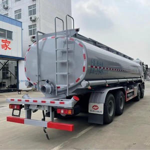 Camion-citerne SHACMAN H3000 8x4 25000L pour le transport de carburant diesel avec réservoir multi-compartiments et distributeur pour le transport de produits inflammables - Product Image 6