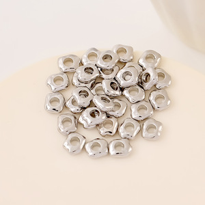 Cuentas espaciadoras de plata de forma irregular con acabado en oro de 18K que conservan el color, pulsera y collar de cuentas hechos a mano con cuentas a juego - Product Image 3