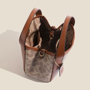 Bolso de Mano Casual Vintage Exclusivo para Damas. Hecho de material PU, adecuado para diversas ocasiones, incluyendo uso diario y al aire libre. - Product Image 4