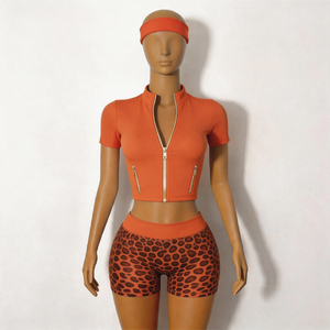 Ensemble deux pièces sportif pour femme, veste à col polo et short imprimé léopard, faible MOQ personnalisé, pour l'été et le quotidien - Product Image 5