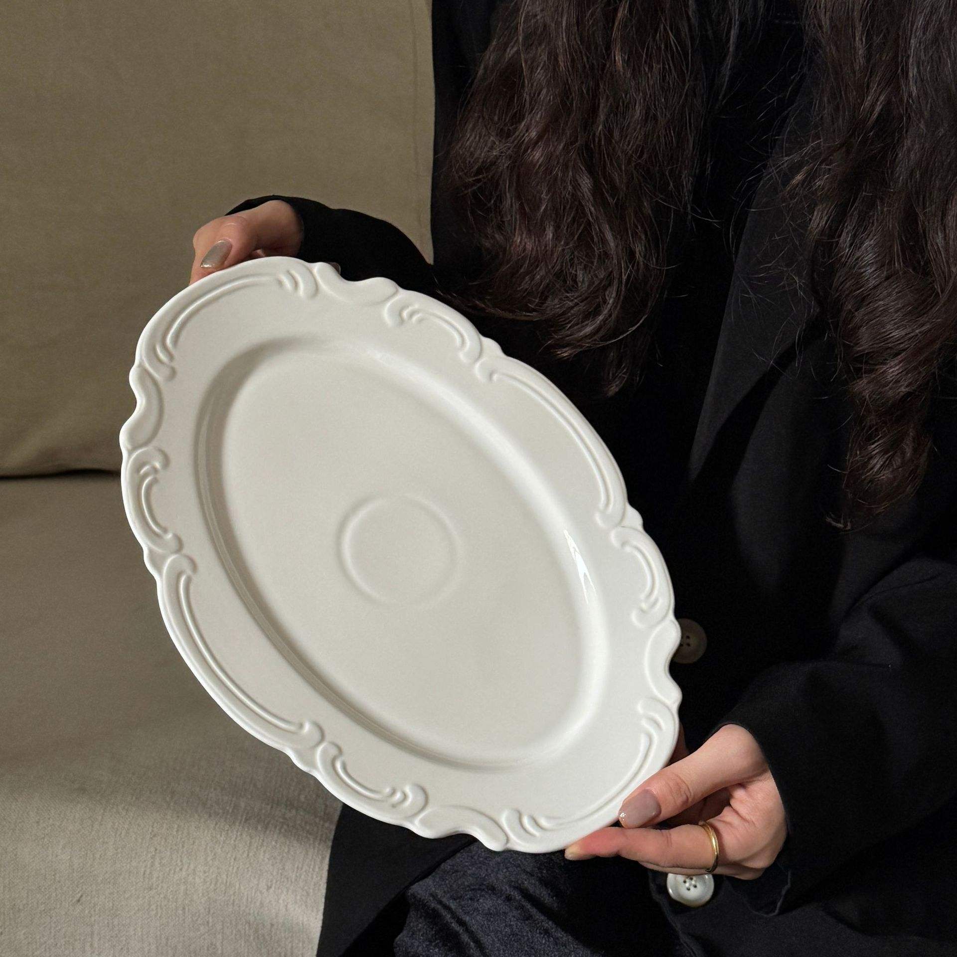 Classical lace oval 12-inch