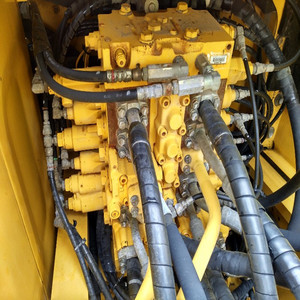 รถขุดมือสอง Komatsu PC200 นำเข้าจากญี่ปุ่น สภาพดี บำรุงรักษาอย่างดี เหมาะสำหรับงานที่อยู่อาศัยและพื้นที่เชิงพาณิชย์ มีจำนวนจำกัด - Product Image 6