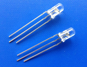 LED a 3 pin DIP a catodo comune, lente trasparente rotonda, rosso e verde, bicolore, 5mm, con flangia F5, lampeggiante, foro passante, angolo di visione 30° - Product Image 4