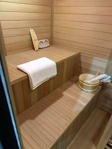 Sauna à vapeur carré extérieur pour 4 à 6 personnes, extérieur en hemlock noir avec intérieur en cèdre rouge, chauffage 6 kW, porte en verre trempé - Product Image 5