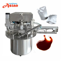 Machine de remplissage et de bouchage automatique autonome pour sachets avec machine intégrée pour bouchons à vis / Machine de remplissage et de bouchage pour sachets souples à bec verseur pour sauces