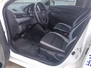 Vente en gros de voitures d'occasion : <span class=keywords><strong>Toyota</strong></span> <span class=keywords><strong>YARiS</strong></span> L Dazzling <span class=keywords><strong>2020</strong></span> 1.5L CVT Euro VI R15 <span class=keywords><strong>Automatique</strong></span> de haute qualité – Collection Boutique - Product Image 3