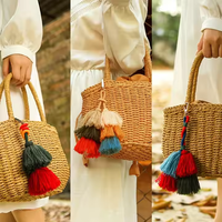 Rumbai warna-warni dekorasi mobil gantungan kunci tas tangan liontin lucu Boho pelangi Macrame tas pesona Pom Pom rumbai gantungan kunci
