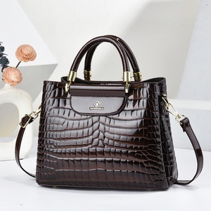 Nouveau Sac Fourre-tout Décontracté et Professionnel pour <span class=keywords><strong>Femme</strong></span> 2026 en <span class=keywords><strong>Cuir</strong></span> PU Souple Imperméable Motif Alligator avec Fermeture Éclair et <span class=keywords><strong>Bandoulière</strong></span> - Product Image 5