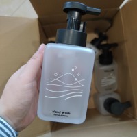 Distributeur de savon en verre dépoli de 250ml à 500ml avec manchon en silicone Récipient de savon liquide plat rechargeable avec flacon à pompe à mousse