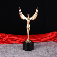 Trophées de fabricant gravés, trophées sportifs de grande taille, trophées personnalisés en alliage de zinc, design en métal, trophées souvenirs 3D en or